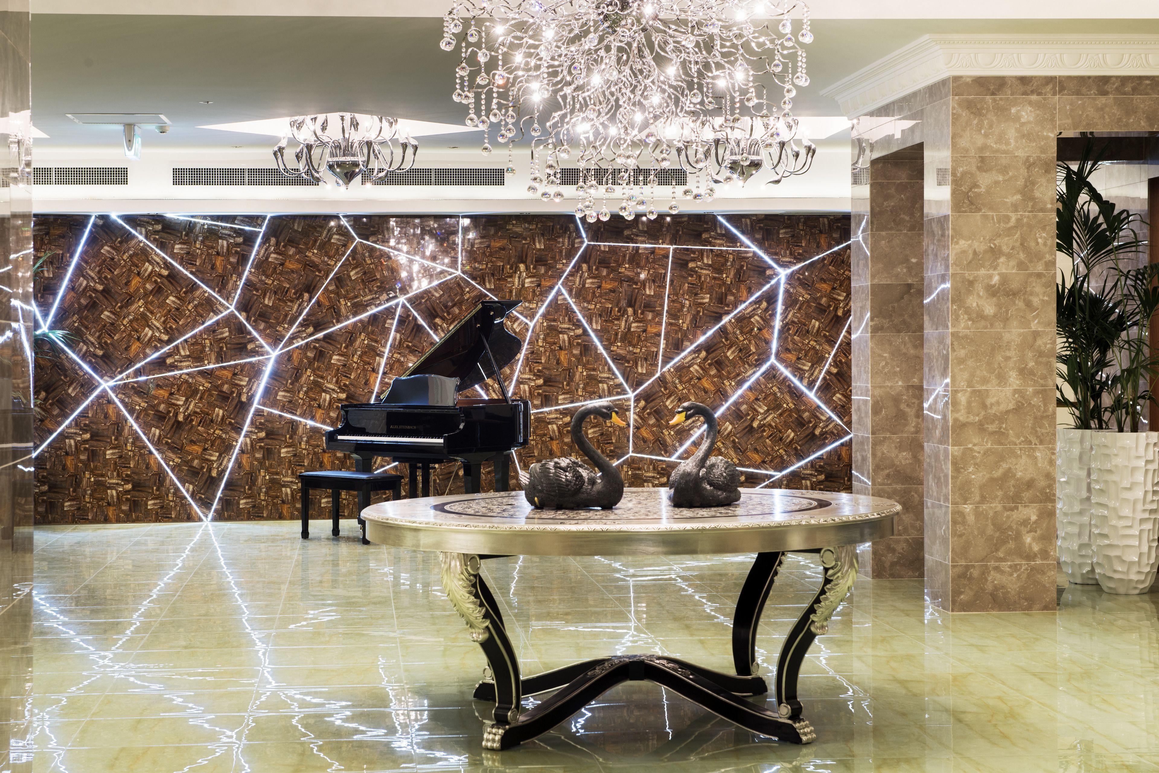 Swan River Hotel — Photos 1